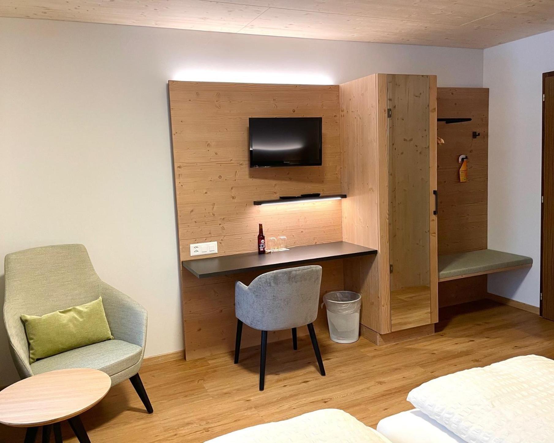 Boutique Und Bier Hotel Des Alpes Fiesch Bagian luar foto