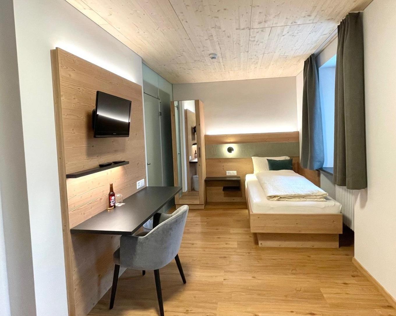 Boutique Und Bier Hotel Des Alpes Fiesch Bagian luar foto