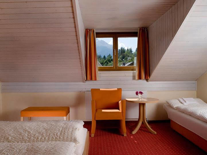 Boutique Und Bier Hotel Des Alpes Fiesch Ruang foto